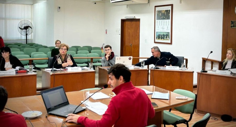 El Concejo inició la semana laboral con la reunión de comisiones.