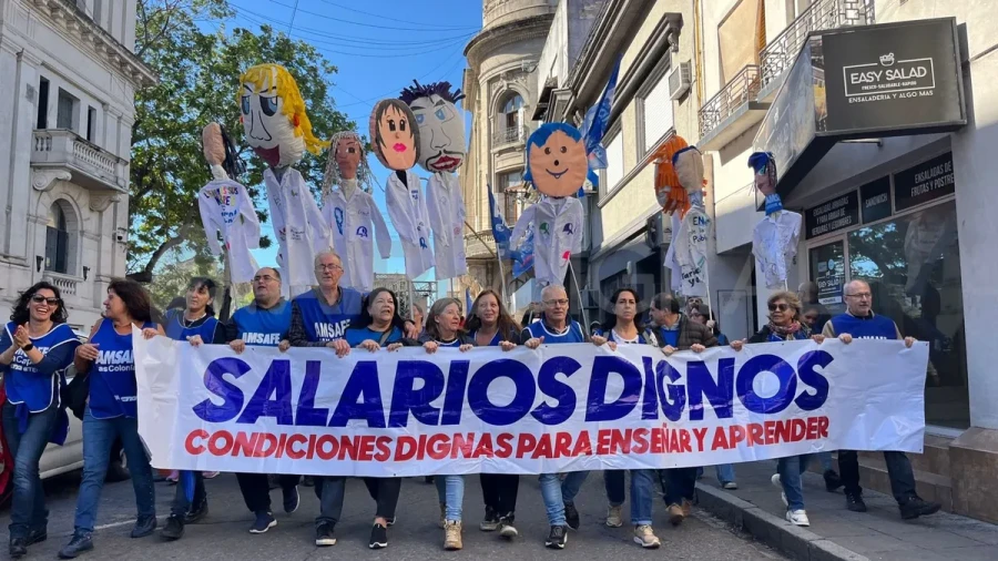 &iquest;SEGUIRA EL CONFLICTO? Los docentes santafesinos definen este mi&eacute;rcoles si aceptan la mejora salarial o van al paro.