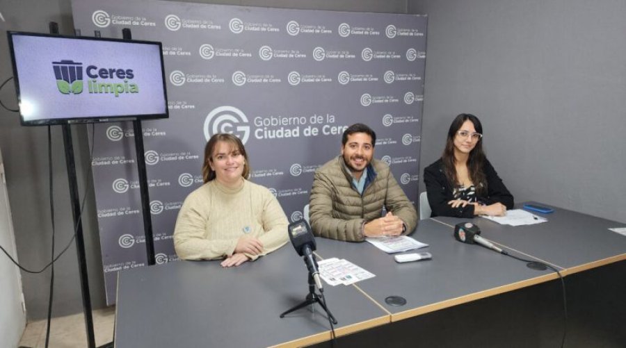 Momento de la reuni&oacute;n informativa.