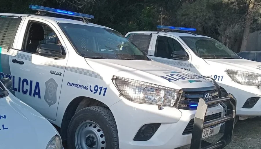La policía bonaerense montó un operativo en el lugar del hecho.