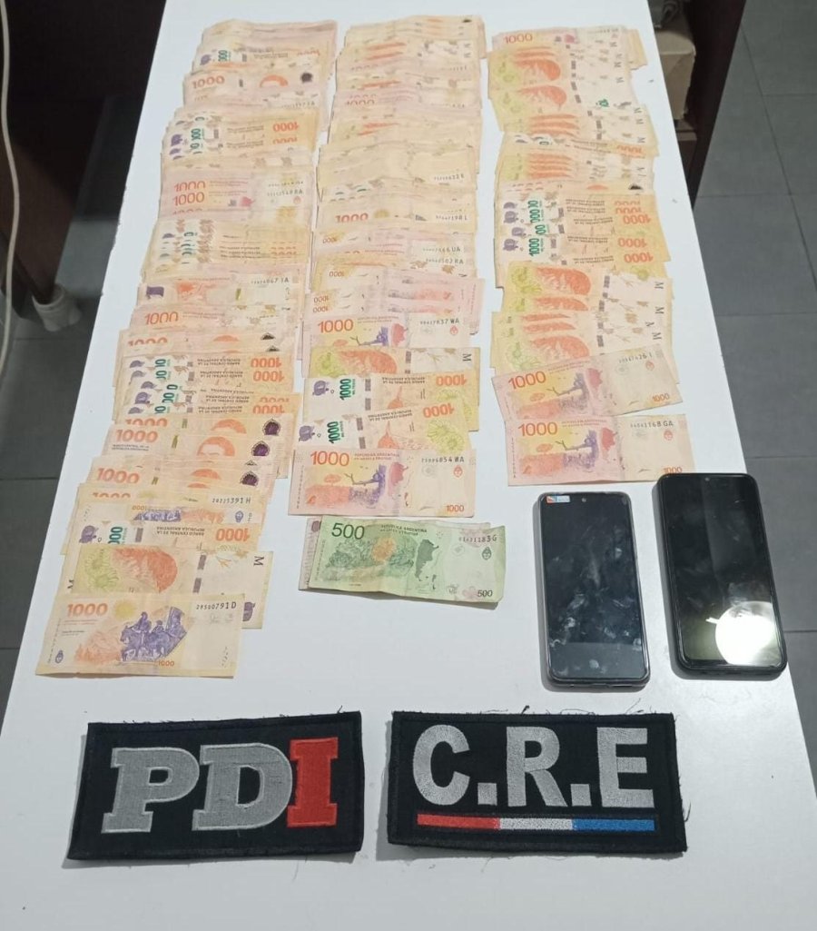 Se secuestraron $ 240.000, celulares y un automóvil requerido por la PDI.