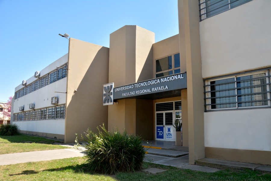 El moderno y amplio edificio de la UTN Rafaela en barrio Villa Rosas.