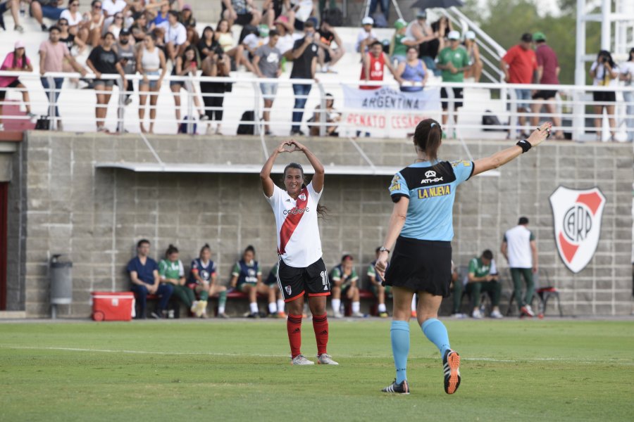 Las mujeres avanzan en un deporte dominado por hombres.