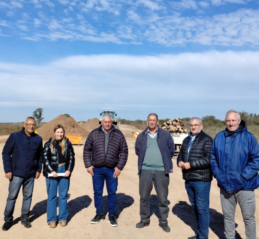 RECORRIDA. Las autoridades durante su visita a las obras.