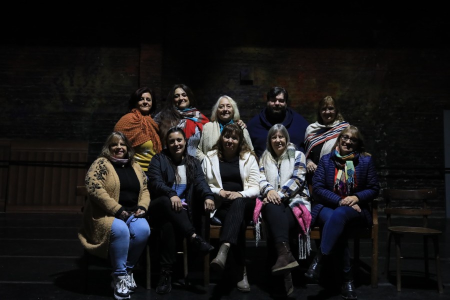 LAS ACTRICES Y EL DIRECTOR. Juntos en el escenario que los vio brillar.