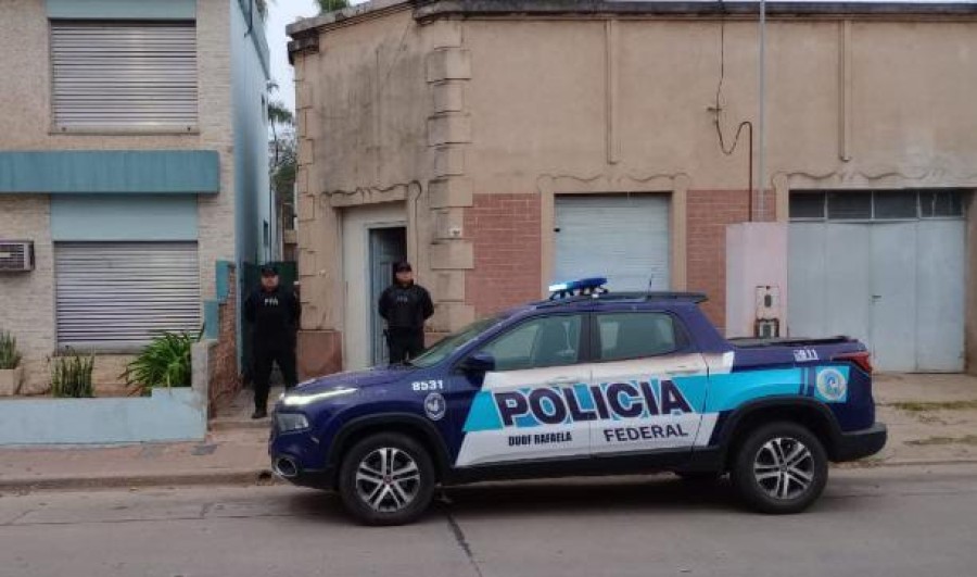 INVESTIGACION PREVIA. Los allanamientos simult&aacute;neos fueron en 6 domicilios.