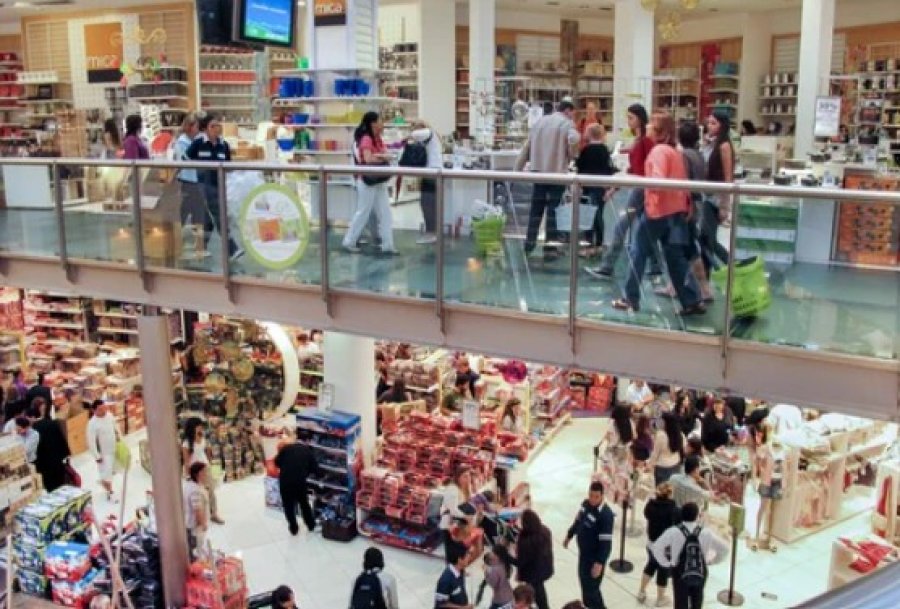 COMERCIO. Se acent&uacute;a la ca&iacute;da de consumo de los hogares en bienes y servicios finales.