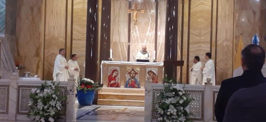 Celebraci&oacute;n de la Eucarist&iacute;a en la Iglesia Argentina de Roma.