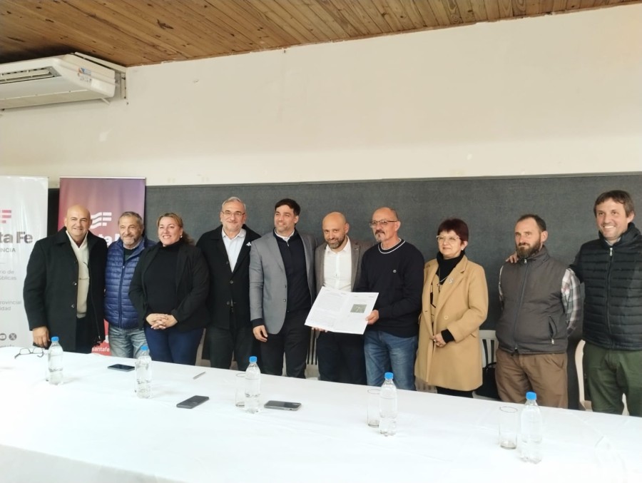 Quienes participaron de la firma del acuerdo.