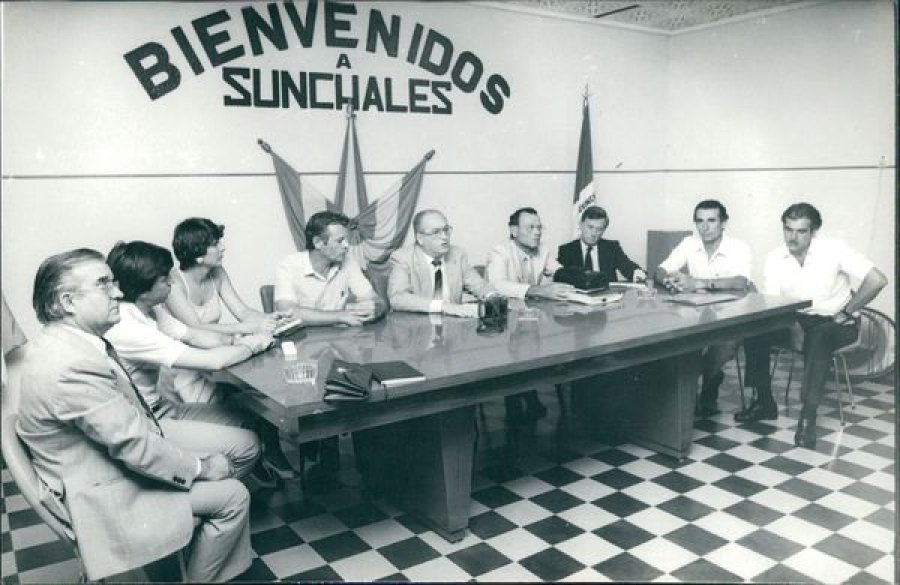 Una sesi&oacute;n en el antiguo sal&oacute;n de actos de la Municipalidad.