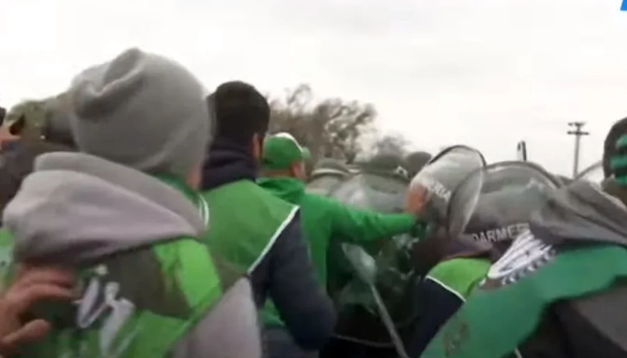 Incidentes en C&oacute;rdoba a la espera de Milei: el gremio ATE bloquea los accesos al aeropuerto.