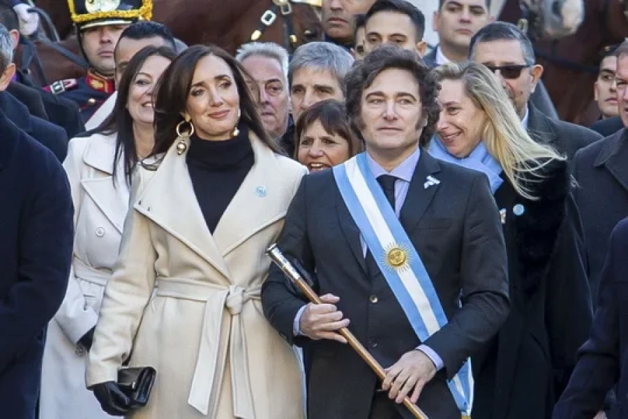 El presidente Javier Milei arribó a la Catedral de Buenos Aires del brazo de su vicepresidenta, Victoria Villarruel.