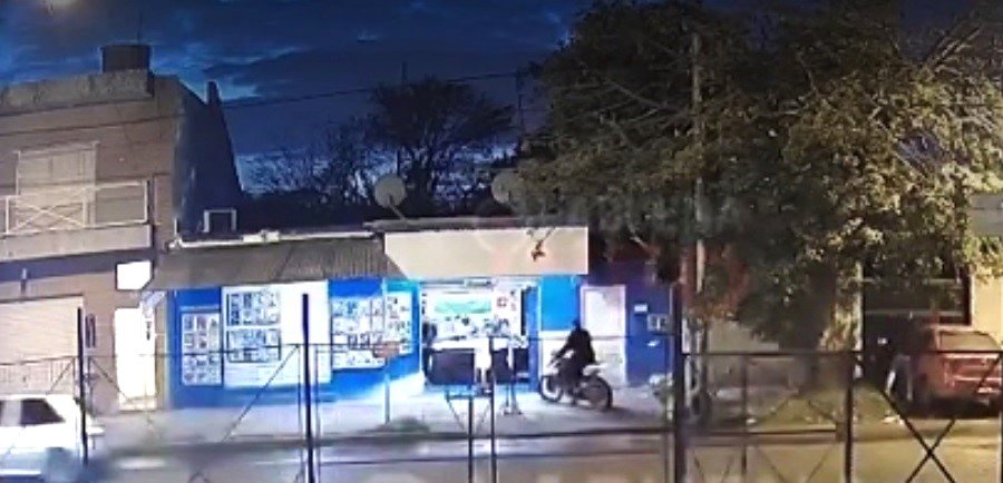 El militar, de 43 años, fue abordado cuando entraba su auto al garaje.