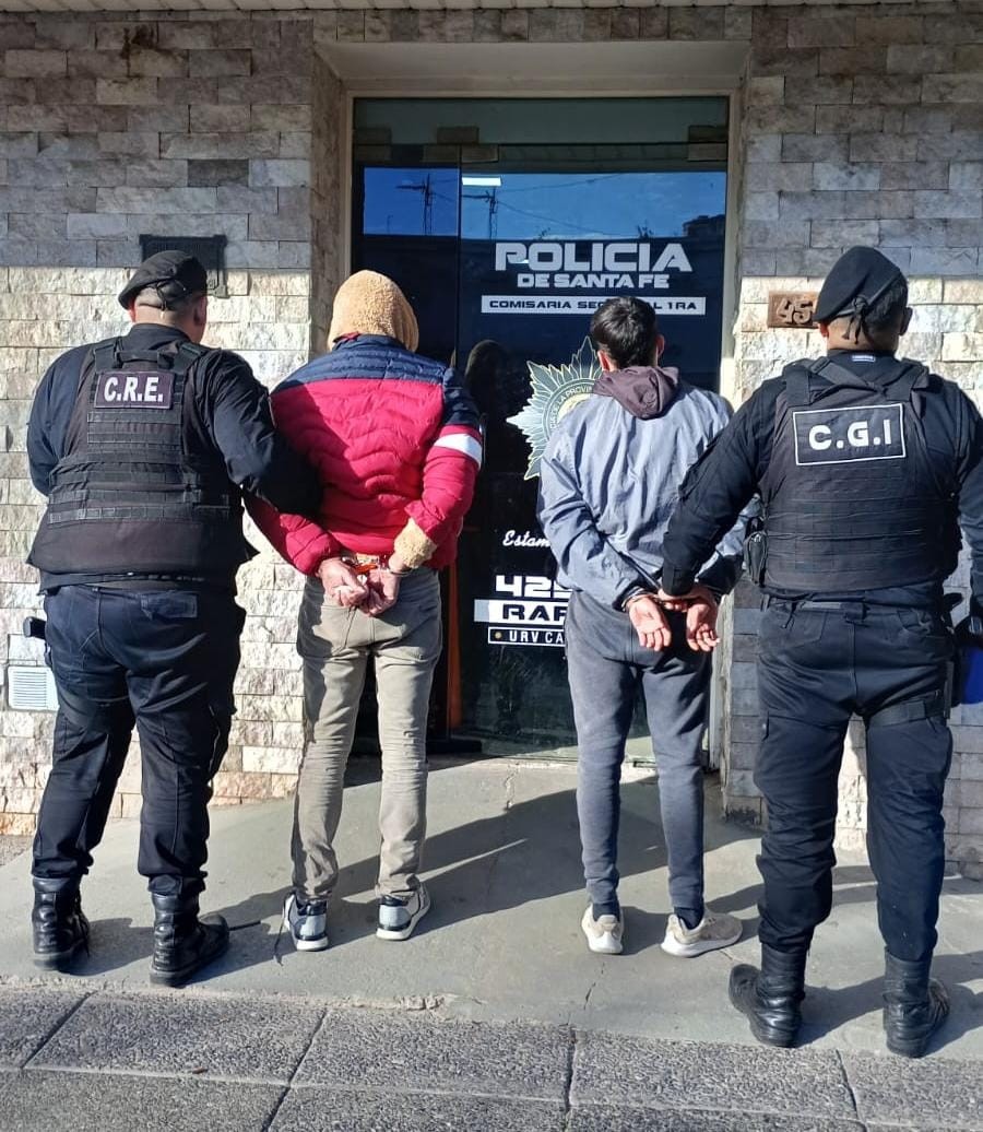 La persecución terminó al llegar a calle Estrada y Constitución, donde fueron arrestados.