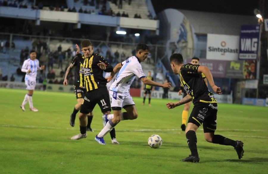 ATLÉTICO CAYÓ CON ALMIRANTE BROWN Y AHORA IRÁ CON EL LÍDER, COLÓN