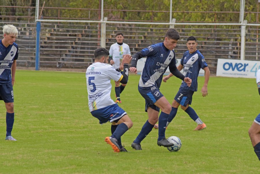 COMODO./ El Lobo convirtió en el segundo tiempo.