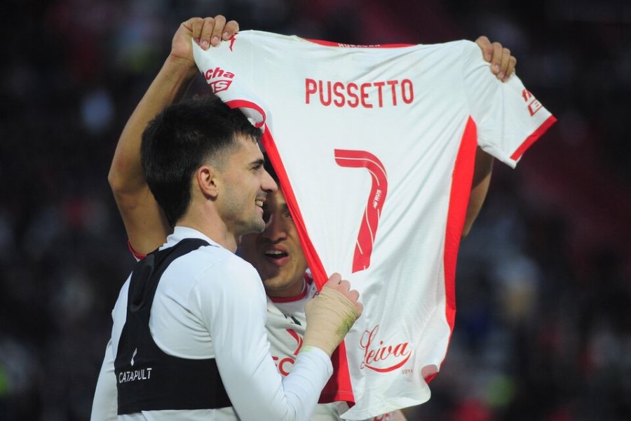 Pussetto se sacó la camiseta para festejar su gol de penal.