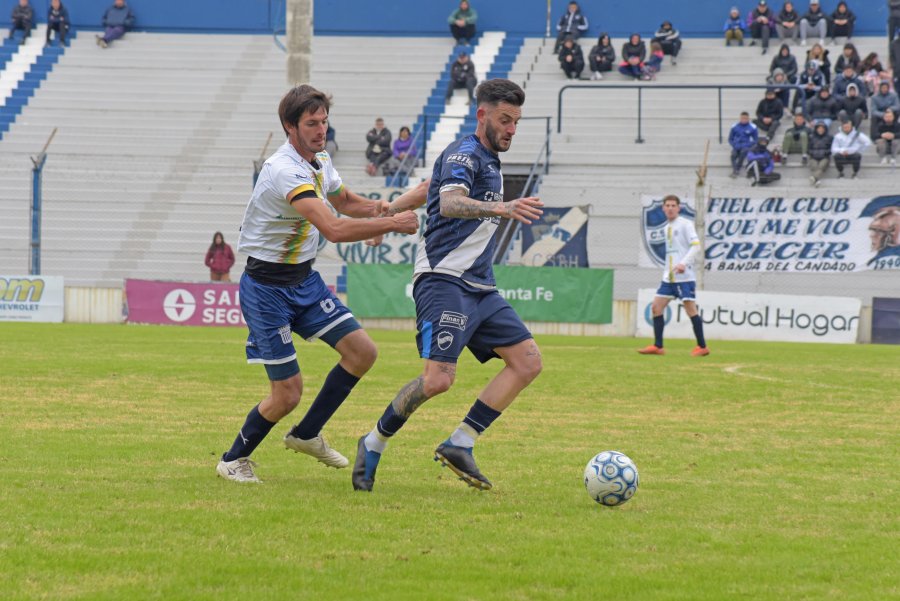 GOLEADOR./ Joaquín Molina durante el partido que Ben Hur le ganó a Atlético Belgrano 3 a 0.