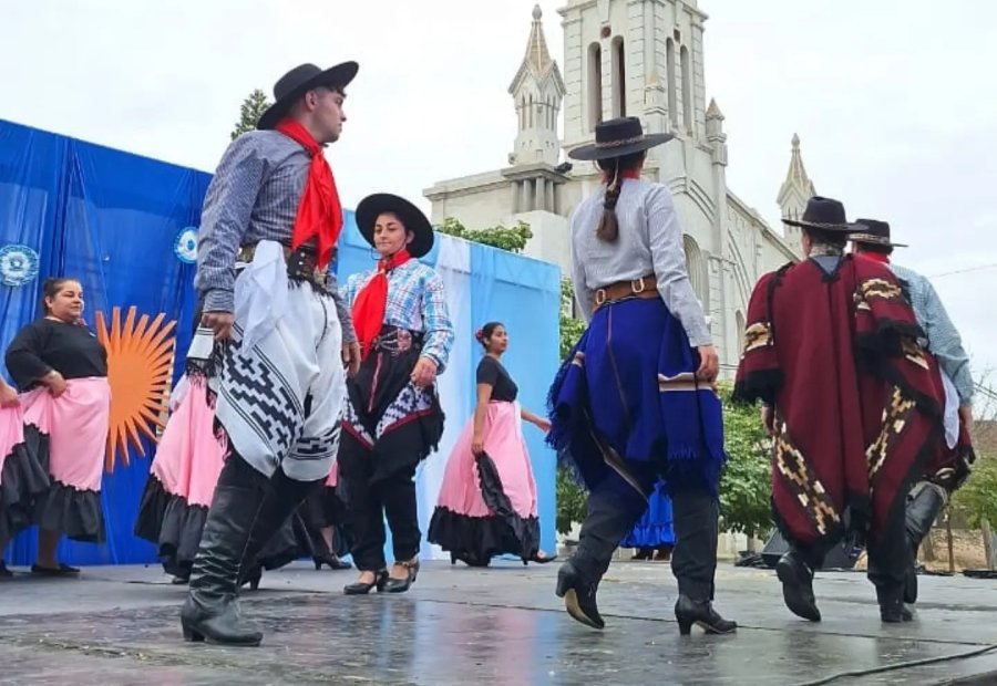 Las coreograf&iacute;as criollas encendieron la realizaci&oacute;n.