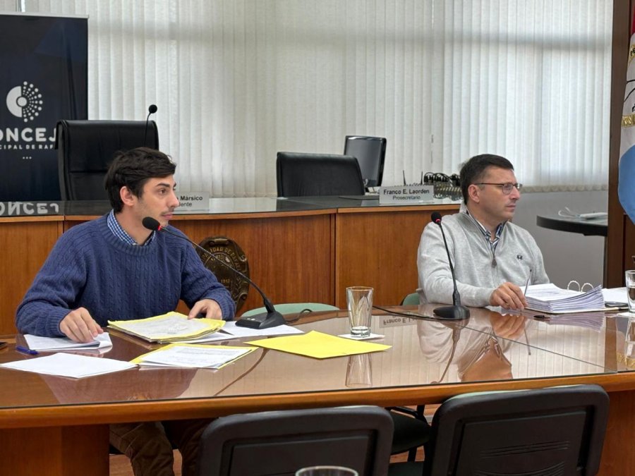 El secretario parlamentario, Nicolás Abdala, y el presidente del Concejo, Lisandro Mársico.