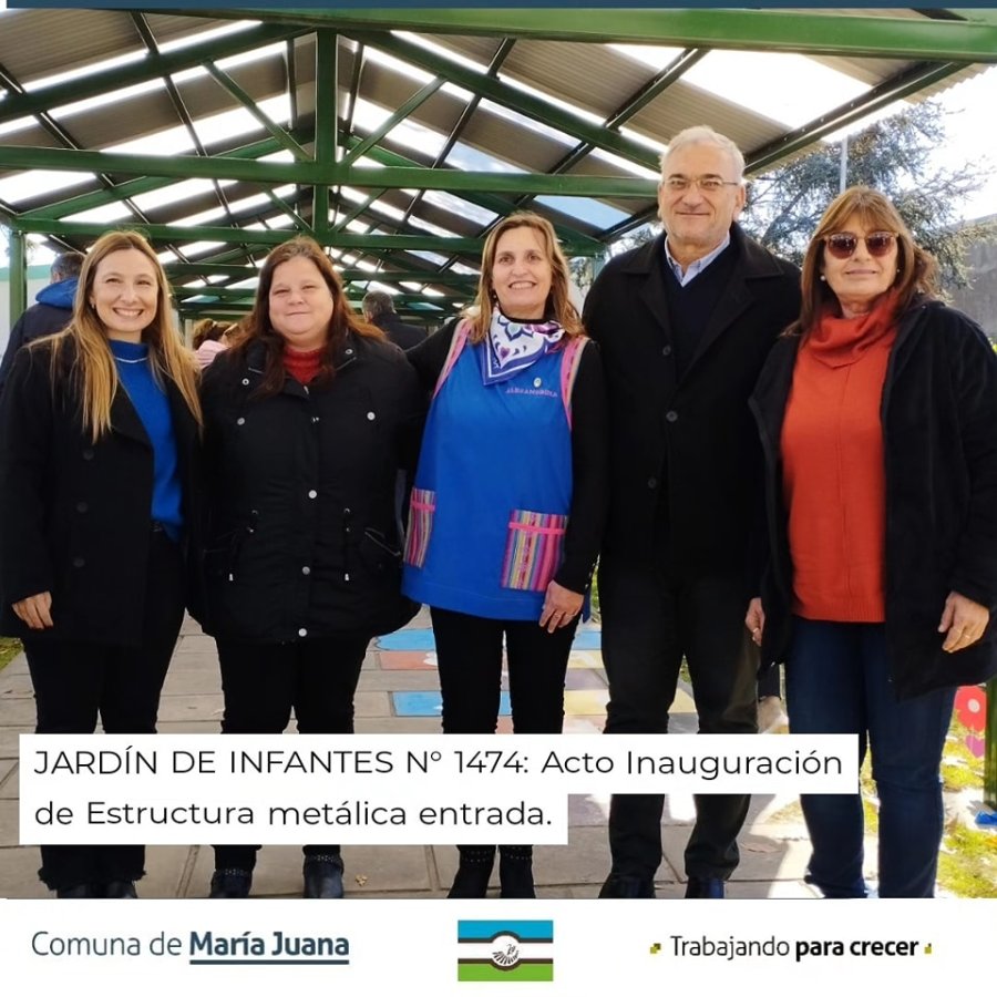 Las autoridades ante la estructura metálica inaugurada.