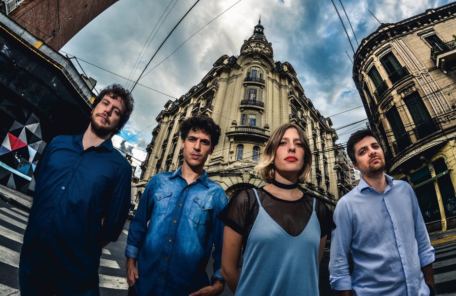 El grupo vuelve a la ciudad.