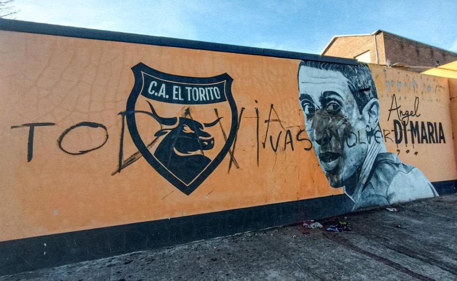 En medio de la incertidumbre por su futuro y su posible vuelta al Canalla, en Rosario le dejaron un nuevo mensaje al Fideo.