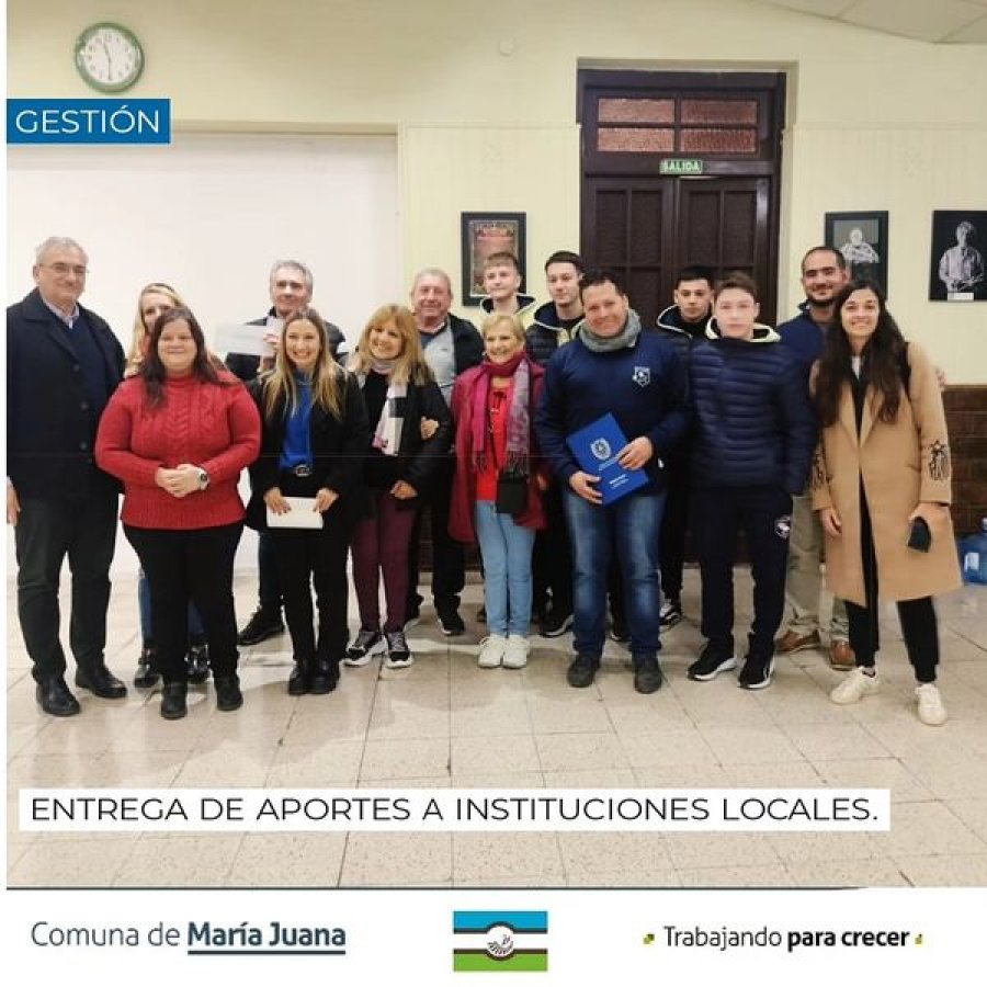 Autoridades y representantes de instituciones beneficiadas.