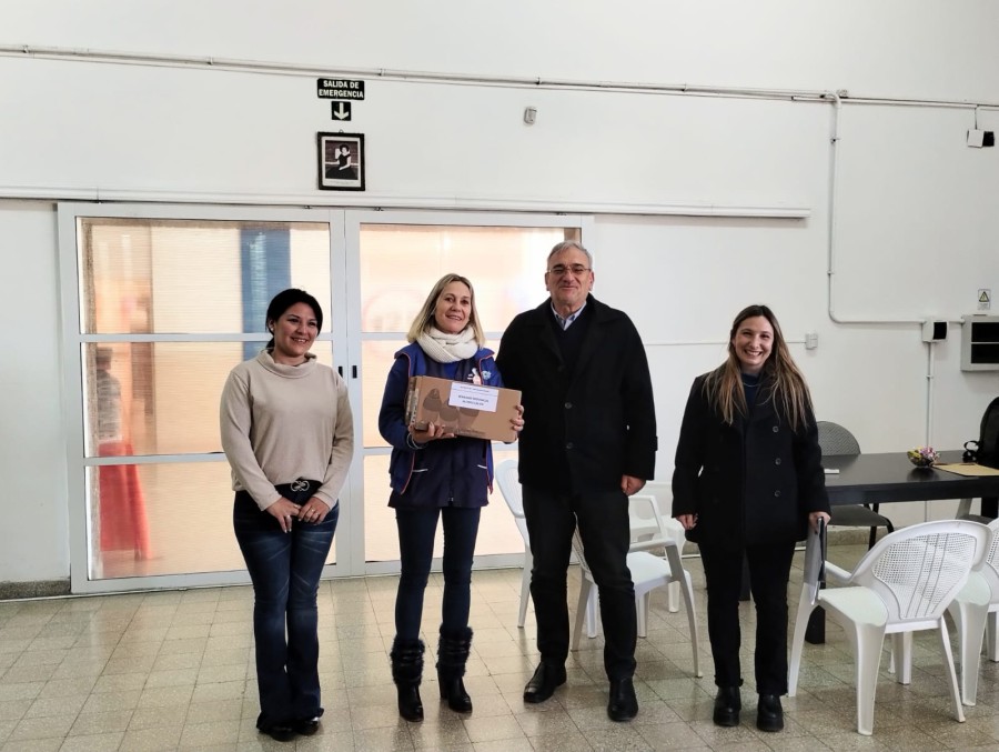 El instante en el que se entregó el donativo.