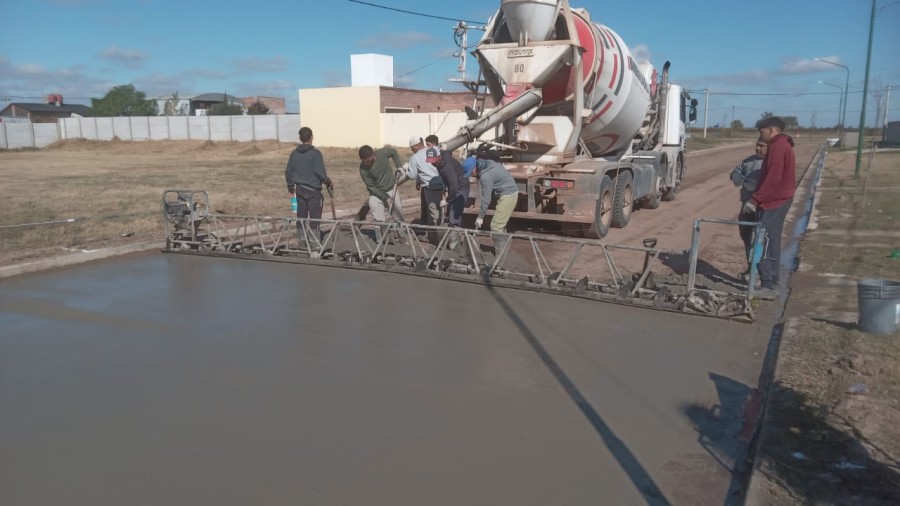 Personal comunal trabajando en calle Catamarca.