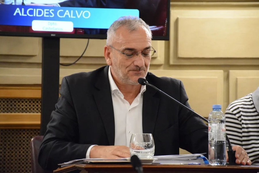 El legislador en su banca.