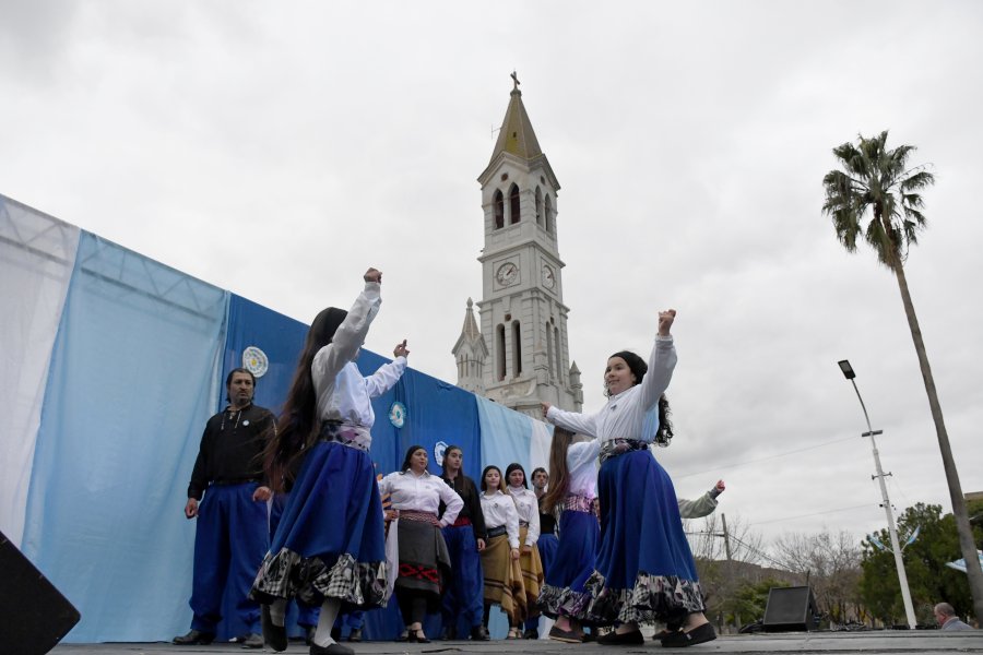PARTICIPACIÓN DE ARTISTAS LOCALES. El acervo nativo acompañó la tarde del domingo.