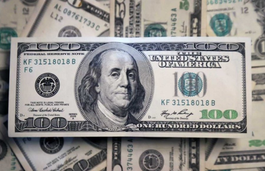 El blue y los financieros oscilaron en torno a los cierres del mi&eacute;rcoles.