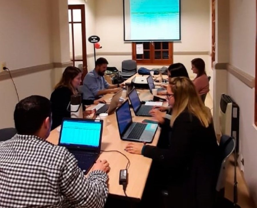 HAY EQUIPO! Los integrantes de la Comisión Directiva de AGCECOS y colaboradores, en la celebración de diciembre del año pasado.