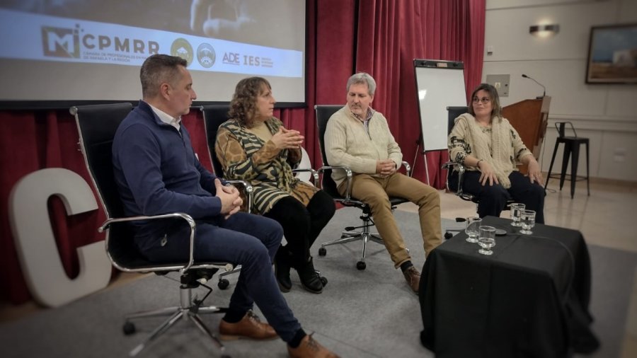 EXPONENTES. Más de 70 personas participaron del evento.