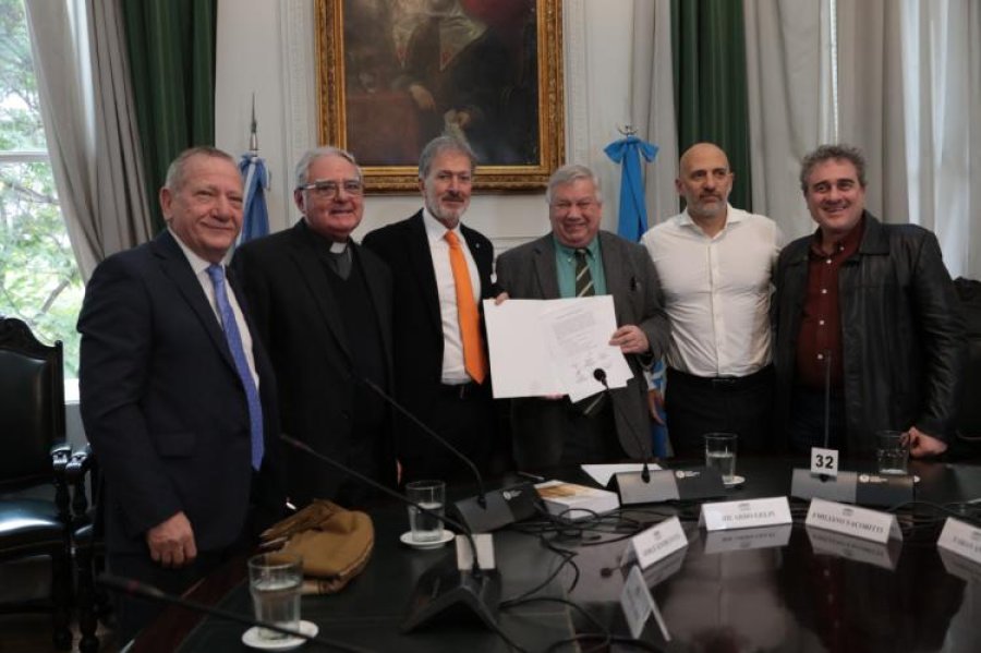 Referentes de los credos por la convivencia pac&iacute;fica.