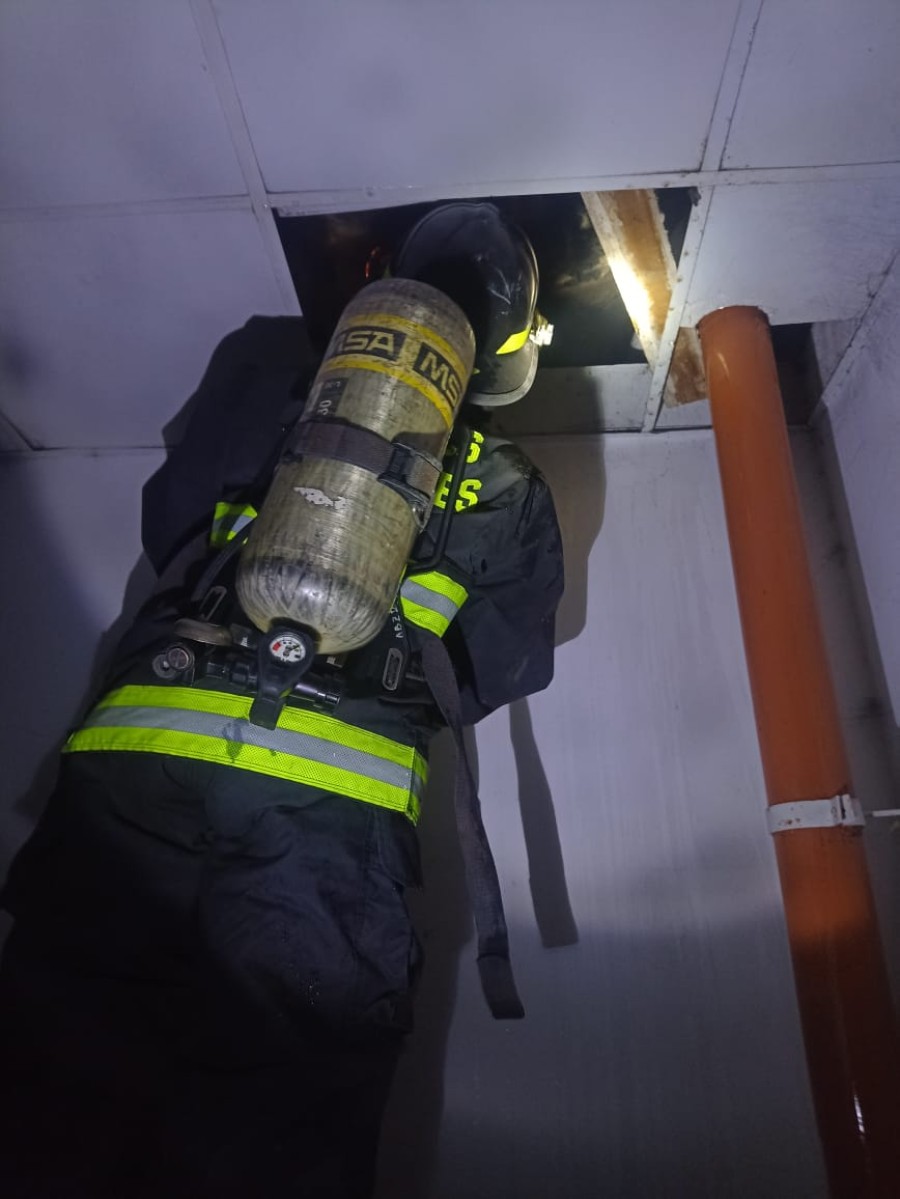 El foco ígneo se encontraba en una ducha ubicada en el baño de un depósito.