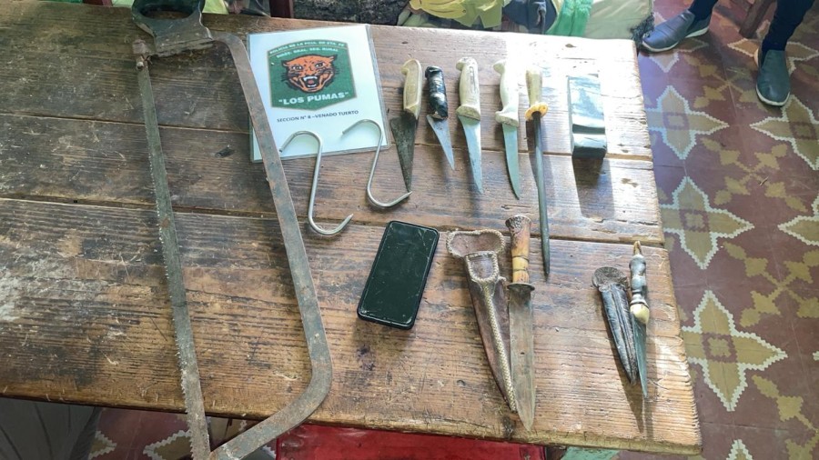 Fueron secuestrados elementos de corte de carne relacionados con la actividad ilegal desarrollada.
