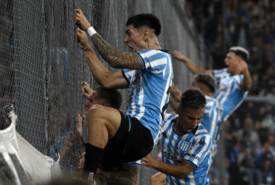 RACING ENCONTRÓ EL GOL EN LA ÚLTIMA JUGADA DEL PARTIDO Y SUPERÓ A RIESTRA