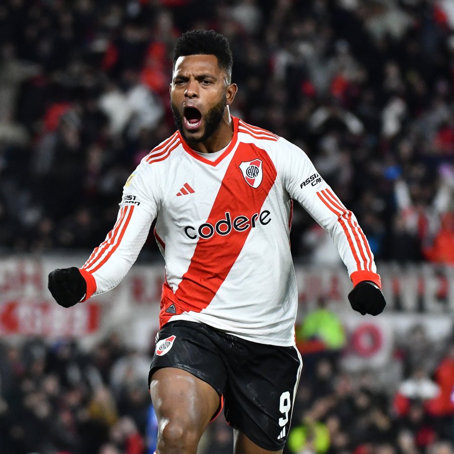 POR TRIPLICADO./ Gran noche del colombiano.