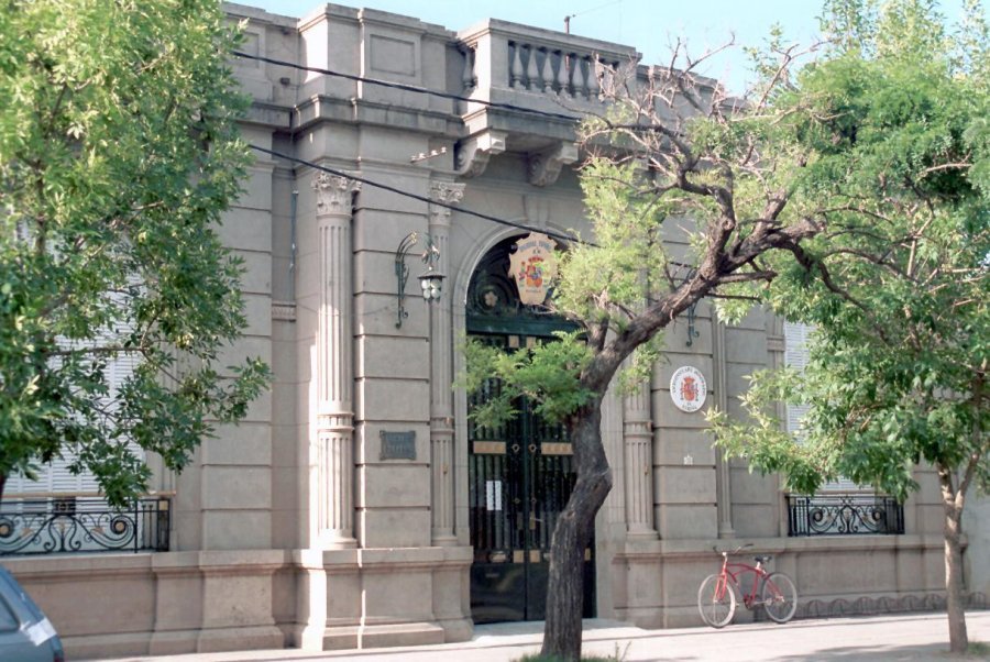 Fachada de la Sociedad Española de Rafaela.