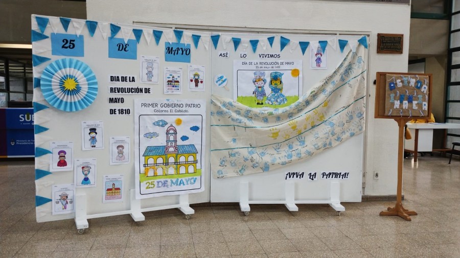 Exposici&oacute;n en el hall del municipio.