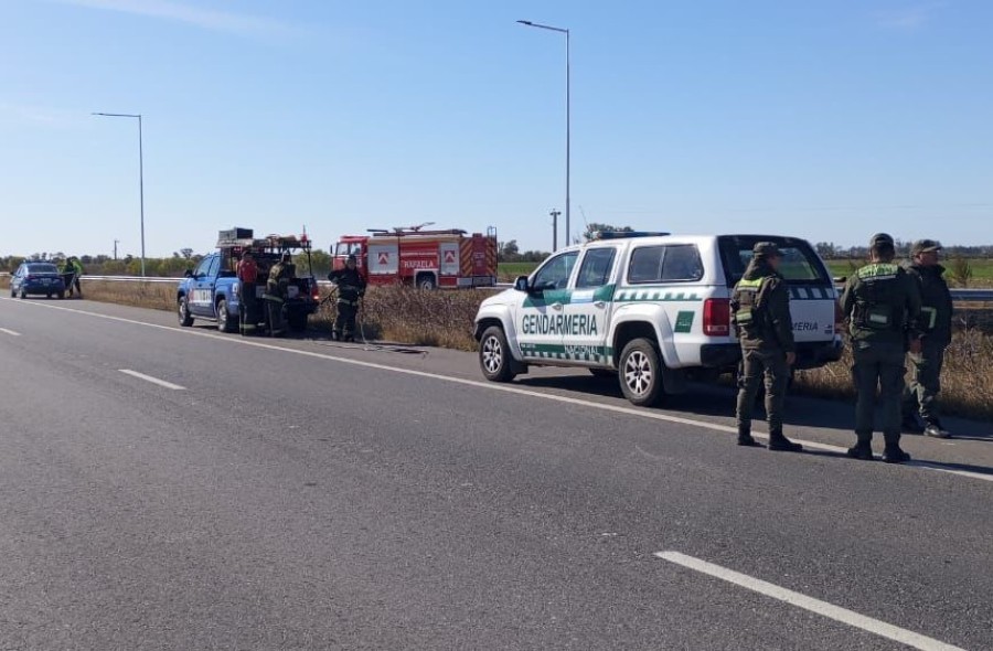 Además de Bomberos Zapadores se hizo presente Gendarmería Nacional.