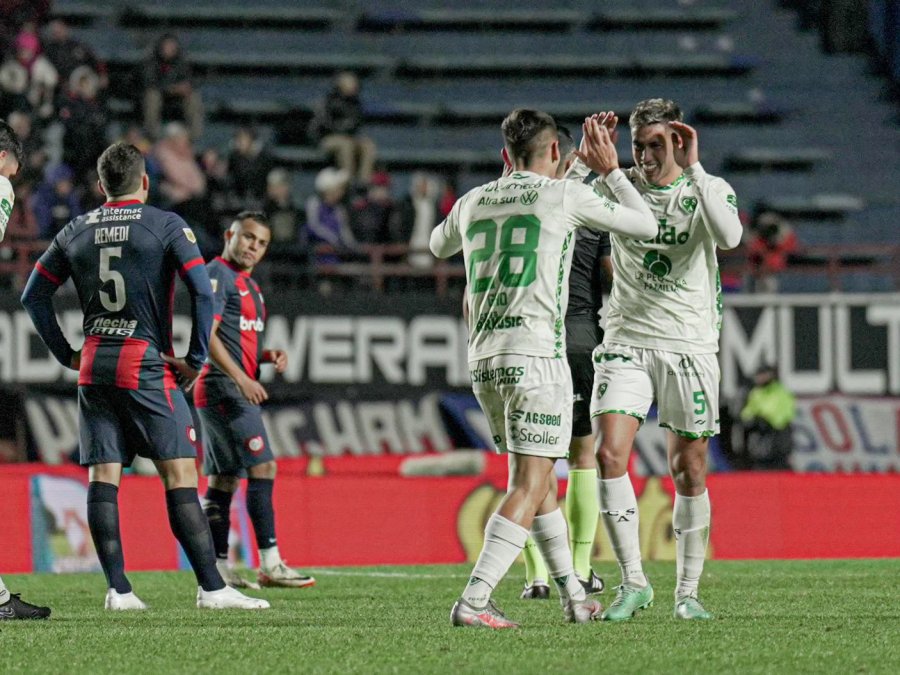 FESTEJO./ El gol de García le dio tres puntos a Sarmiento.