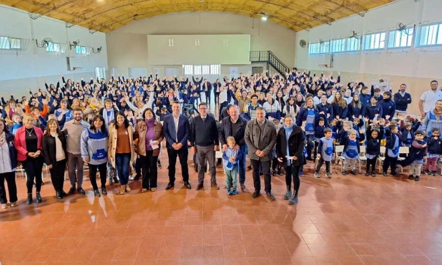 En San Guillermo: autoridades y beneficiarios.