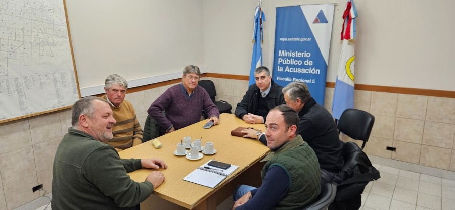 En la reunión se acordó mantener contactos constantes para poder buscar soluciones contra los delitos rurales que crecen.