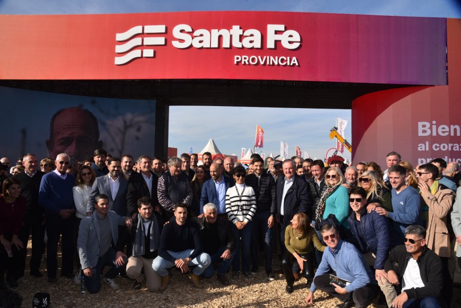 Pullaro al inaugurar el stand institucional de la Provincia de Santa Fe en Agroactiva.