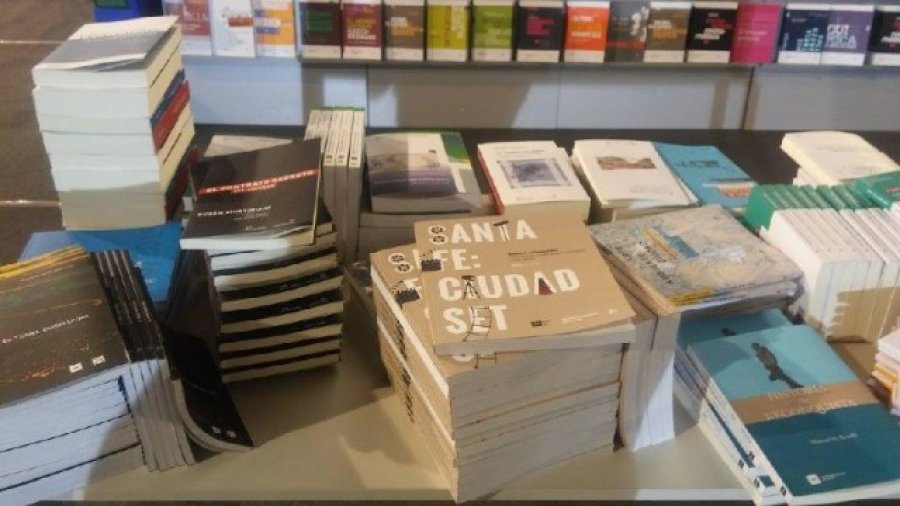 Los libros cerca de la comunidad.