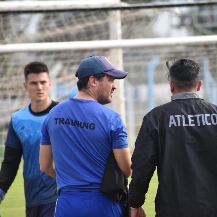 INTERINATO./ Gonzalo Del Bono trabaja con Franco Mendoza.
