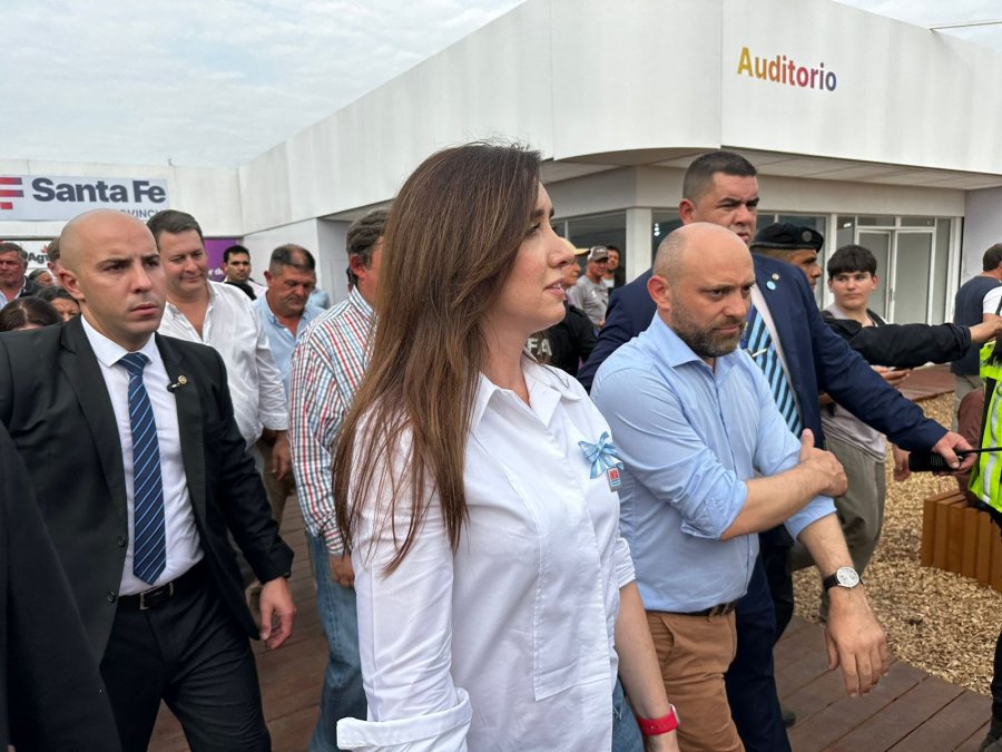 Victoria Villarruel en Agroactiva junto al ministro Puccini.